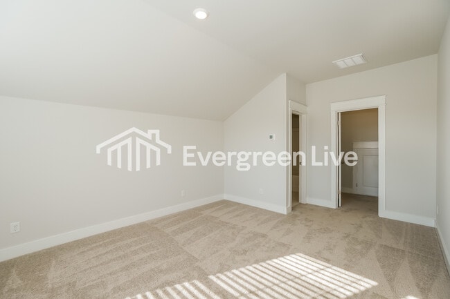 Building Photo - 131 Bloomsbury St