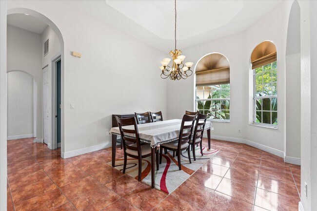 Building Photo - 7140 Pinecreek Way