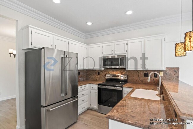 Building Photo - 2475 Canyon Lakes Dr