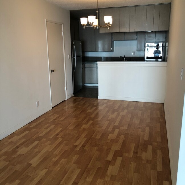 dining area - 440 N Hayworth Ave