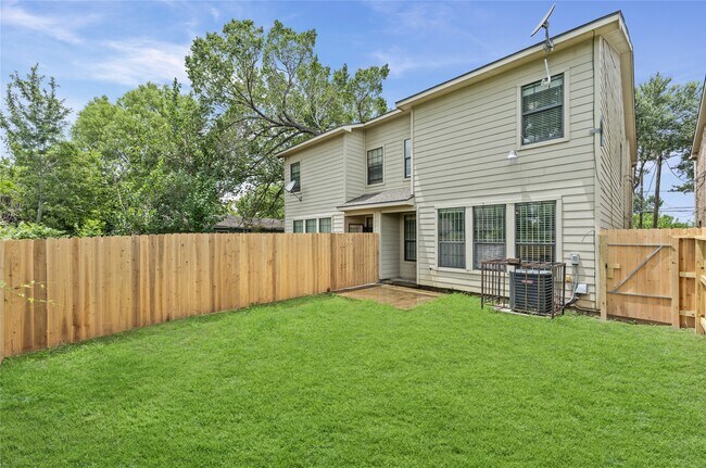 Building Photo - 4536 Mallow St