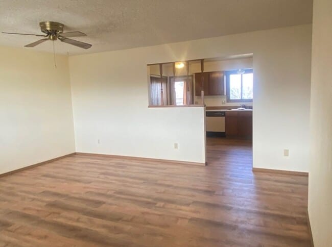 Primary Photo - Bright & Roomy 2 Bedroom Apartment in Gree...