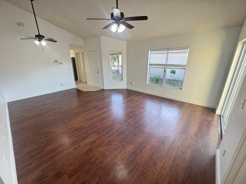 Building Photo - 10313 Crystal Point Dr