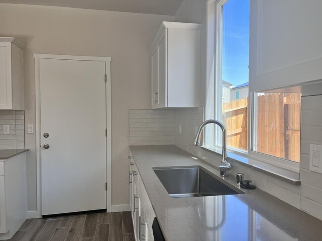 Building Photo - 2909 E Veleta Dr