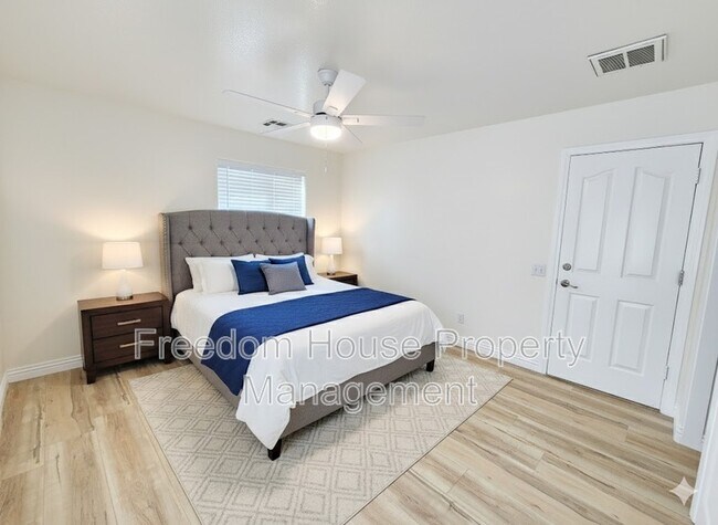 Building Photo - 3741 Malibou Ave