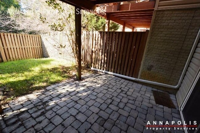 Building Photo - 828 Stonehurst Ct