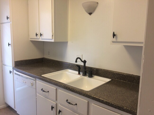 Building Photo - 3513CU