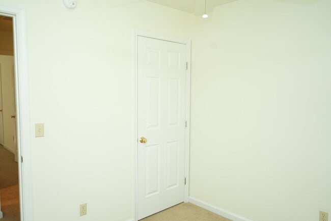 Building Photo - 111 Darien Terrace