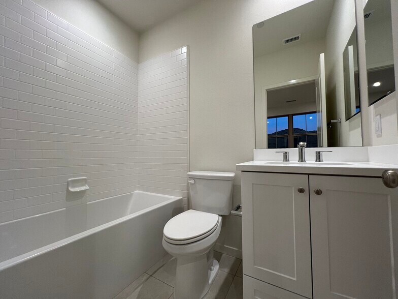 Building Photo - 104 Sugarwood