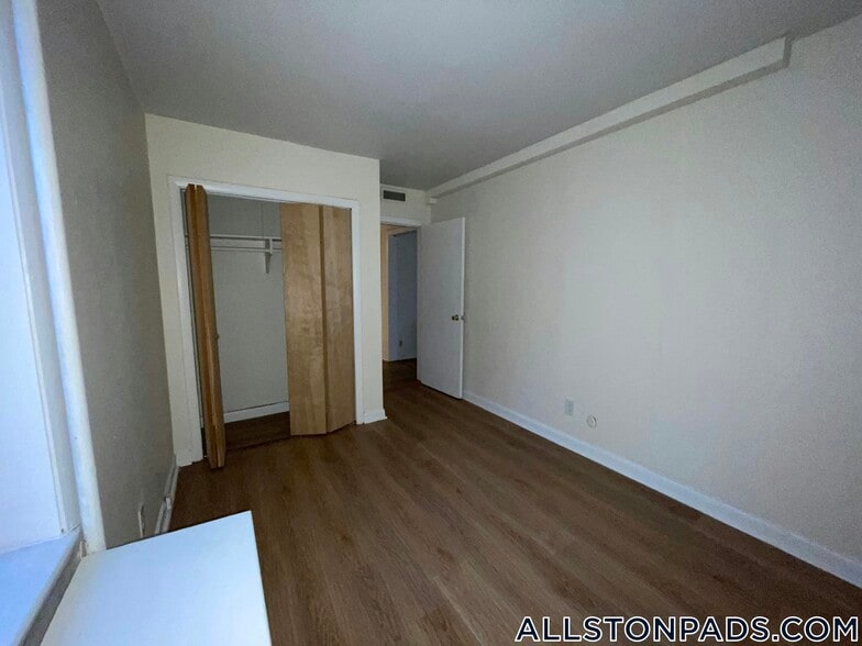 Building Photo - 1131 Commonwealth Ave