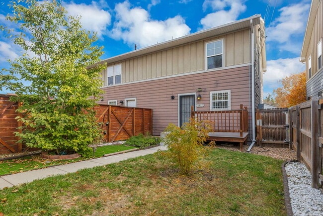 Building Photo - 1577 Chase St