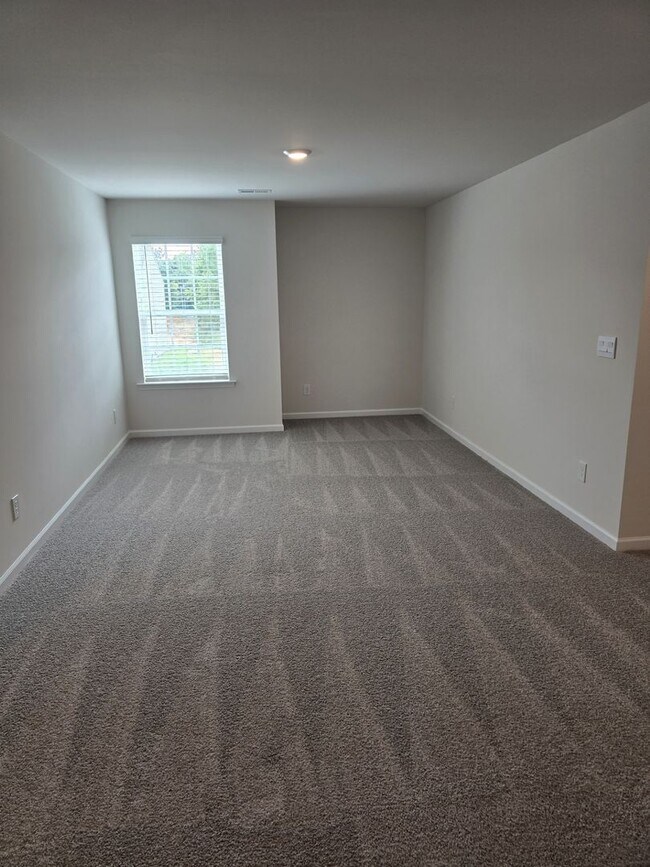 Building Photo - Elegant Home Located in Secrest Commons in...