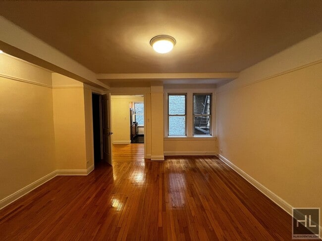 Building Photo - 25 E 10th St