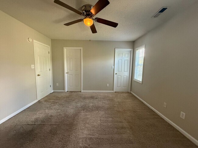 Building Photo - 3 bedroom 2 bath home in Foxtrace subdivision