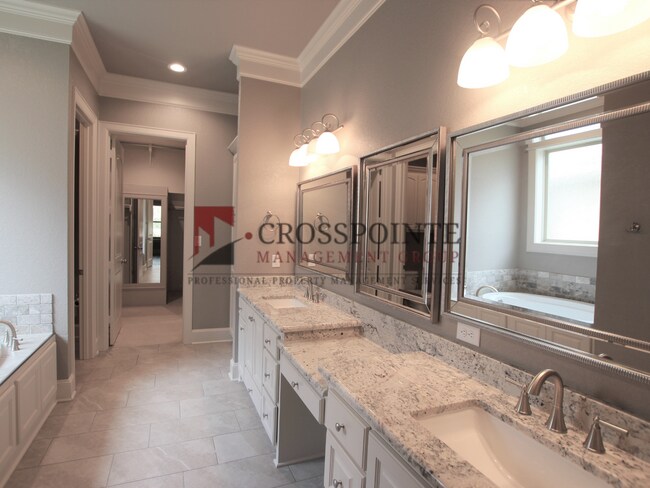 Building Photo - Gorgeous 3 bed 2 bath home in Hadley Court!