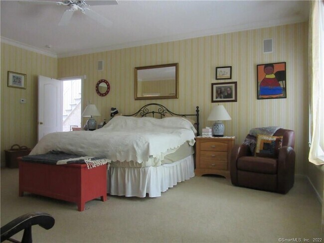 Building Photo - 18 Fox Run