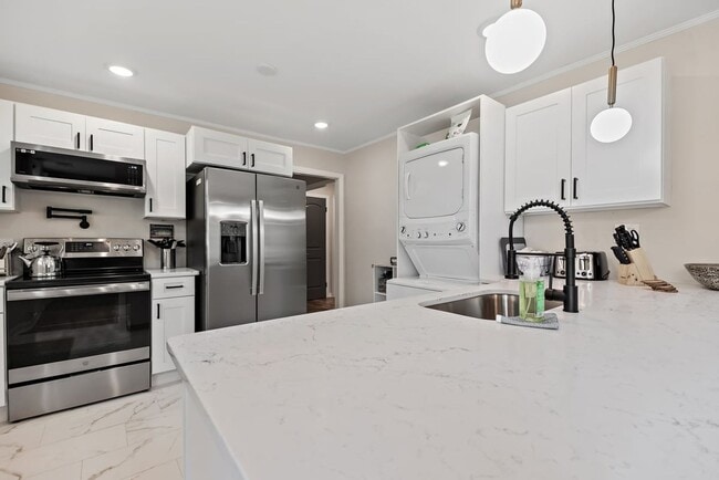 Building Photo - 1301 E 67th St