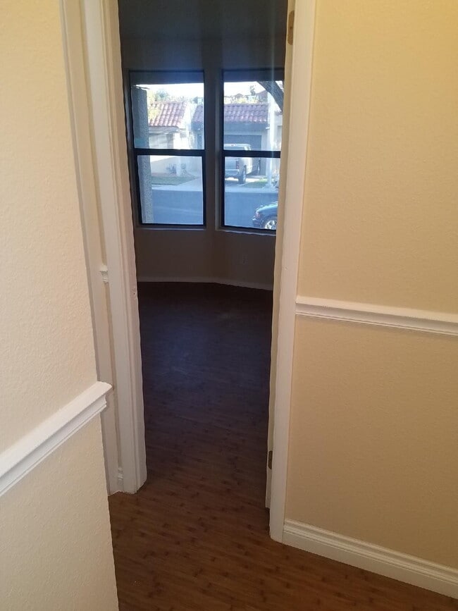 Building Photo - 2 BEDROOM 2 BATH HOME READY FOR MOVE IN!