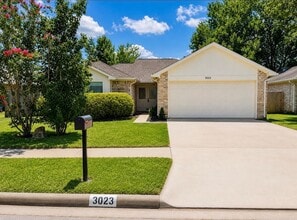 Building Photo - 3023 Garden Ln