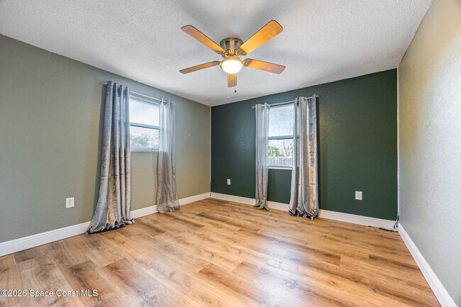 Building Photo - 826 Newfound Harbor Dr