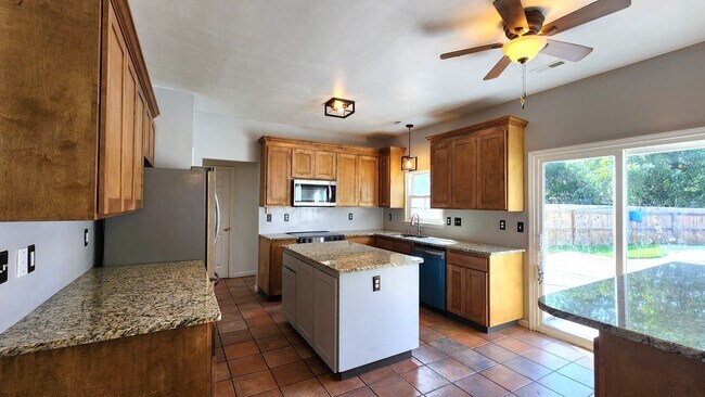 Building Photo - 1828 Somersby Ln
