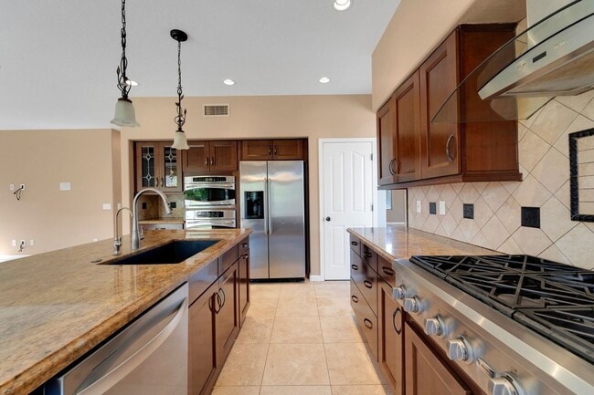 Building Photo - Stunning 5BR House in Chandler