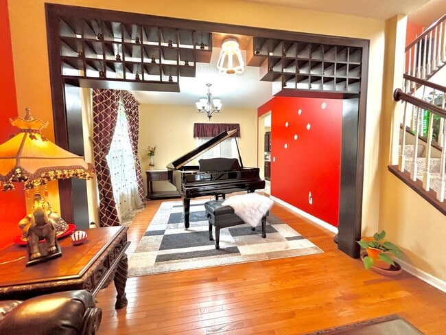 Building Photo - ONE OF A KIND 5bed/4bath!  *HOME THEATER* ...