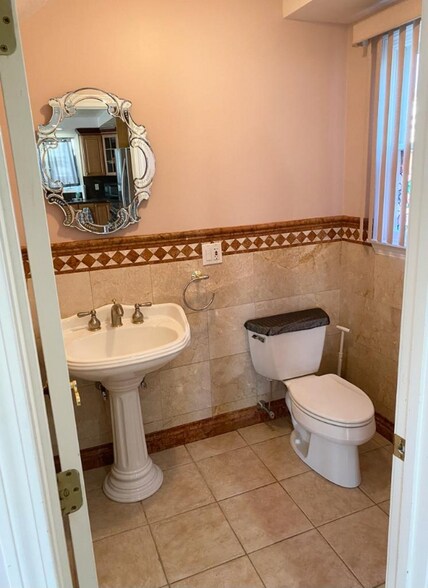 Building Photo - 6 Franklin St