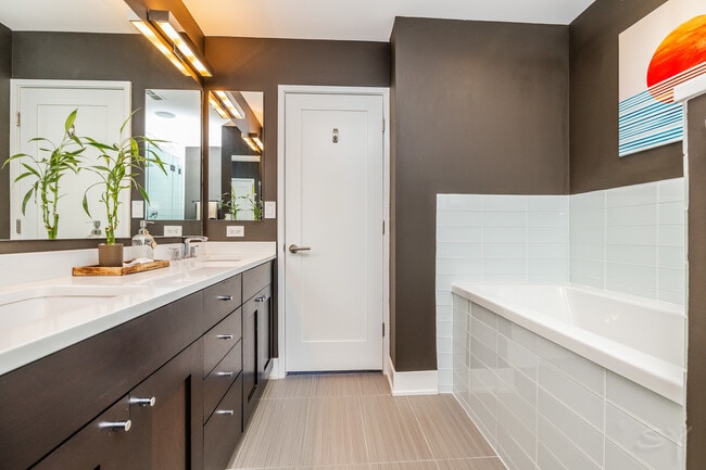 Building Photo - 2754 N Hampden Ct