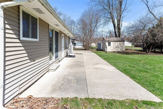 Building Photo - 25690 Glamorgan Dr