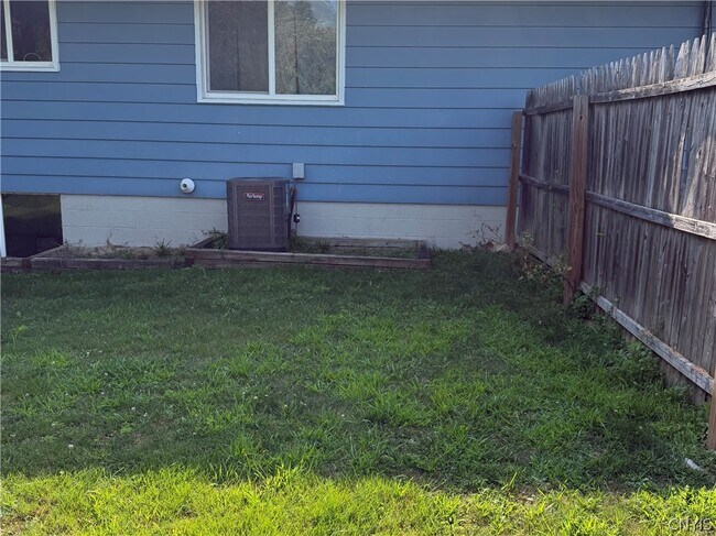 Building Photo - 107 Hadley Dr