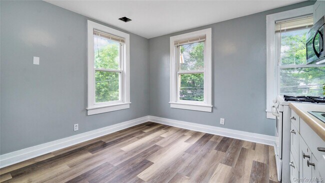 Building Photo - 22 B Town Path