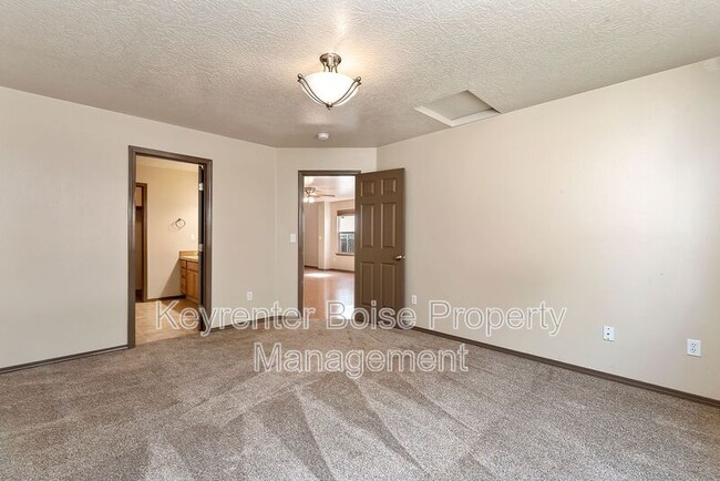 Building Photo - 3354 W Wave Dr