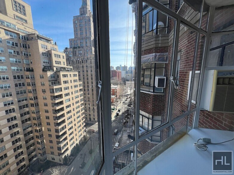 Building Photo - FIFTH AVENUE