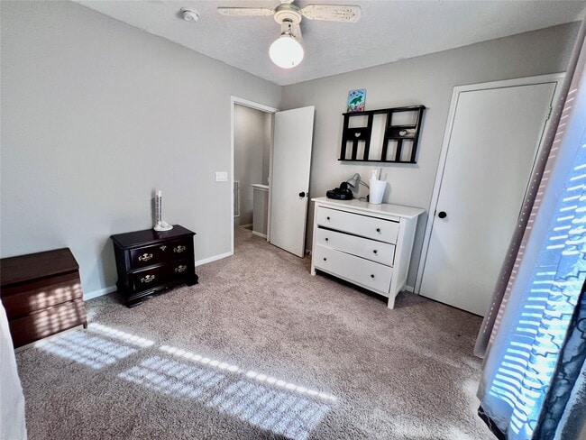 Building Photo - 7762 Pine Center Dr