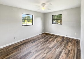 Building Photo - 216 Blairmore Blvd