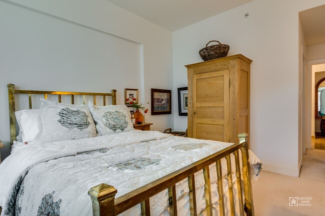 Building Photo - 525 Kedzie St