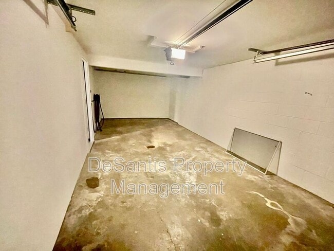 Building Photo - 3272 Ridge Rd Ext