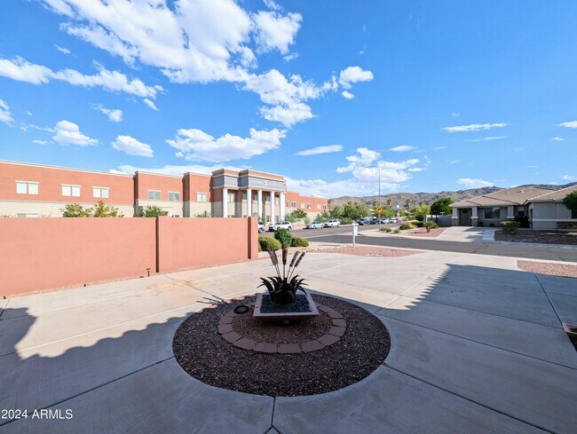 Building Photo - 1530 E Branham Ln