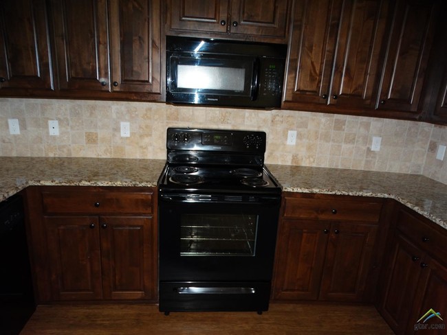 Building Photo - 5056 Shiloh Village Dr