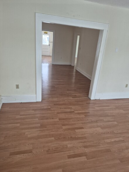 Building Photo - 904 Ash St