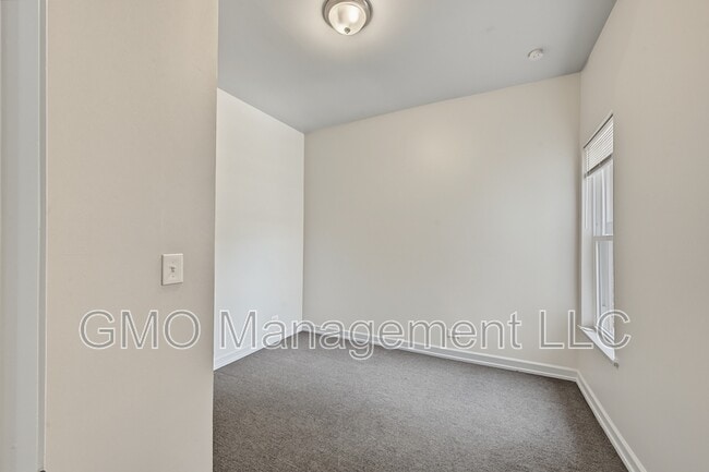 Building Photo - 4341 W Gladys Ave