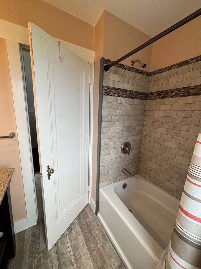 Building Photo - 3 Bedroom Home - Pittsburgh!