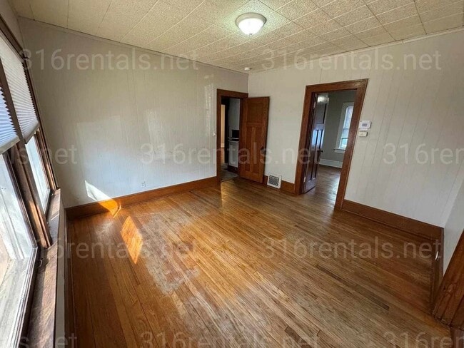 Building Photo - $1,175 - 2 bedroom / 1 bathroom - Single Family Home in College Hill