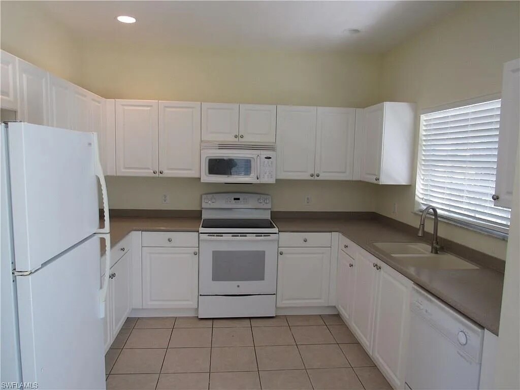 Building Photo - 3254 Tamara Dr