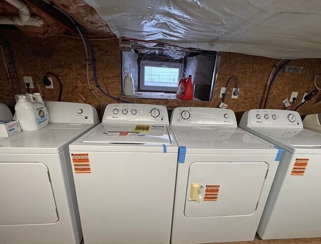 Building Photo - 18 Emerald Ave