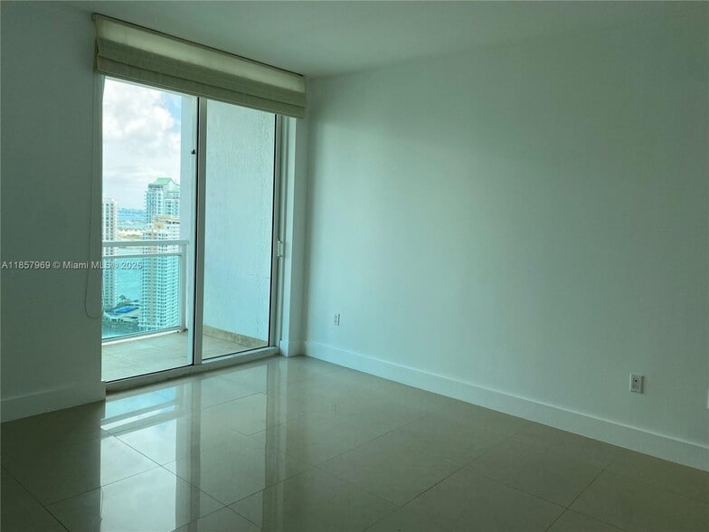 Building Photo - 950 Brickell Bay Dr