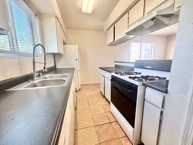 Building Photo - 117-113 General Arnold St NE