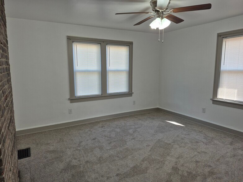 Building Photo - 723 Hanford St