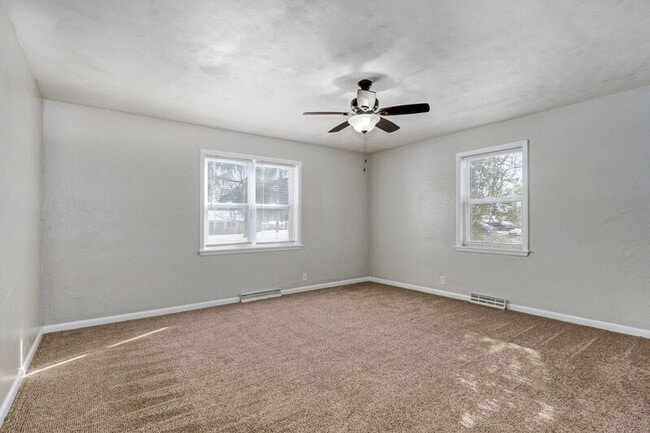 Building Photo - 3863 S Broadway Ave